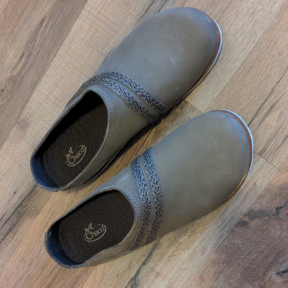 Nwot chaco clogs
